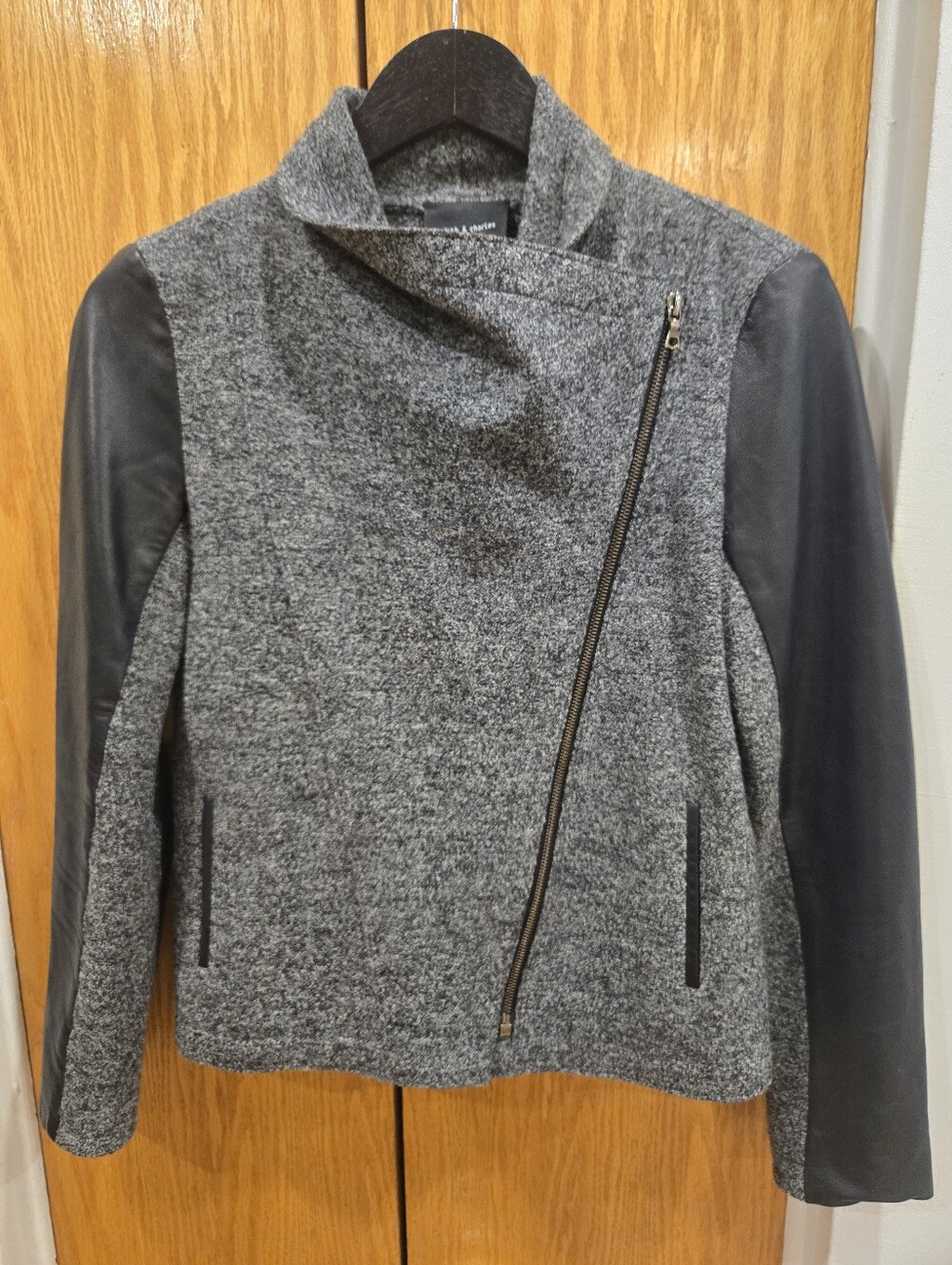 Judith & Charles Gray Wool Moto Jacket with Black Leather Sleeves Sz 4 Like New - Picture 4 of 8
